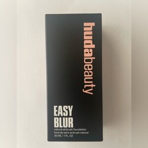Huda Beauty Easy Blur Natural Airbrush Foundation (Chocolate Swirl 570W)